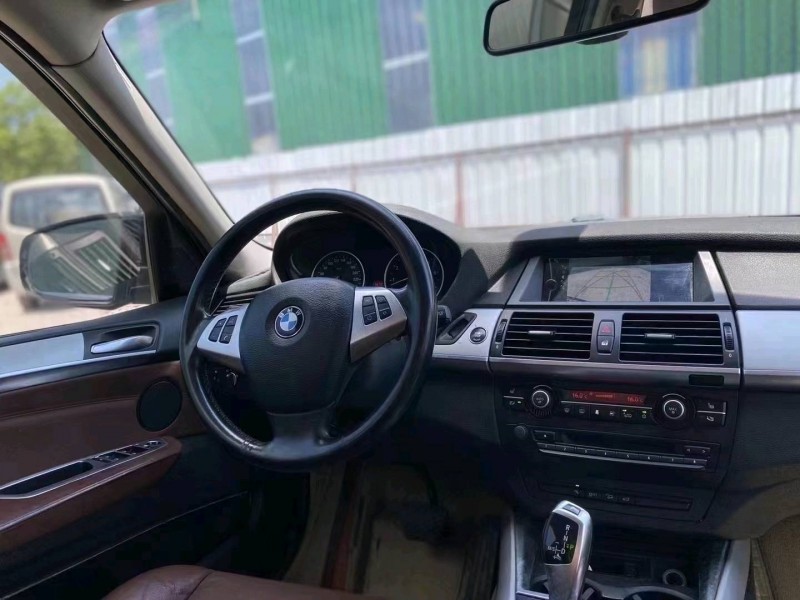 中山13年宝马X57