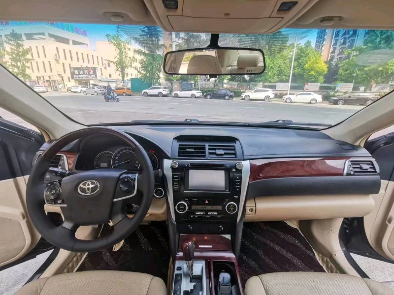 北京12年丰田凯美瑞8