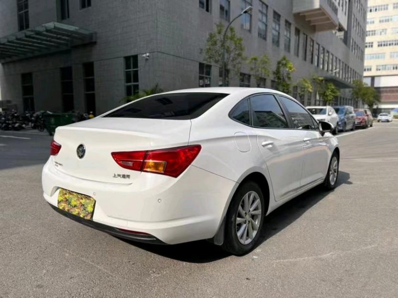 武汉17年别克威朗8