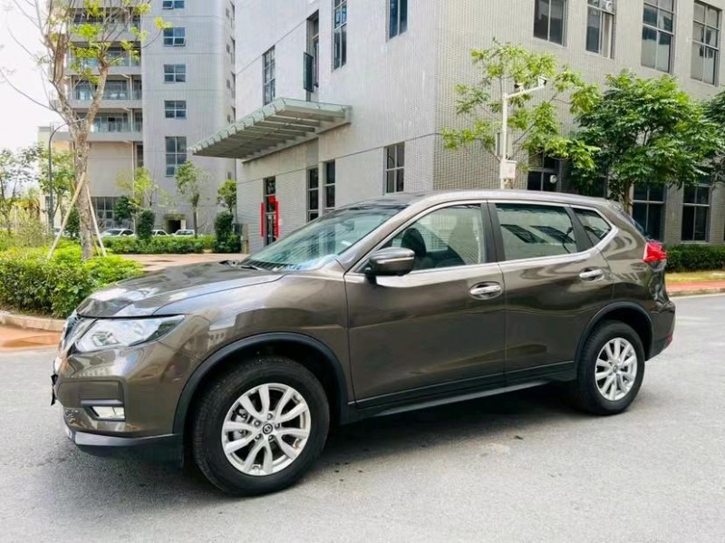 东莞21年日产奇骏2