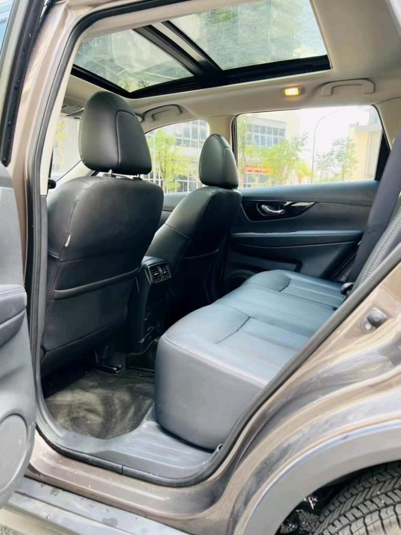 东莞21年日产奇骏6