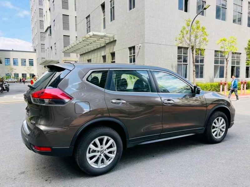 东莞21年日产奇骏7