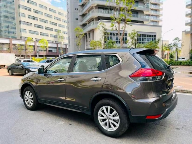 东莞21年日产奇骏8