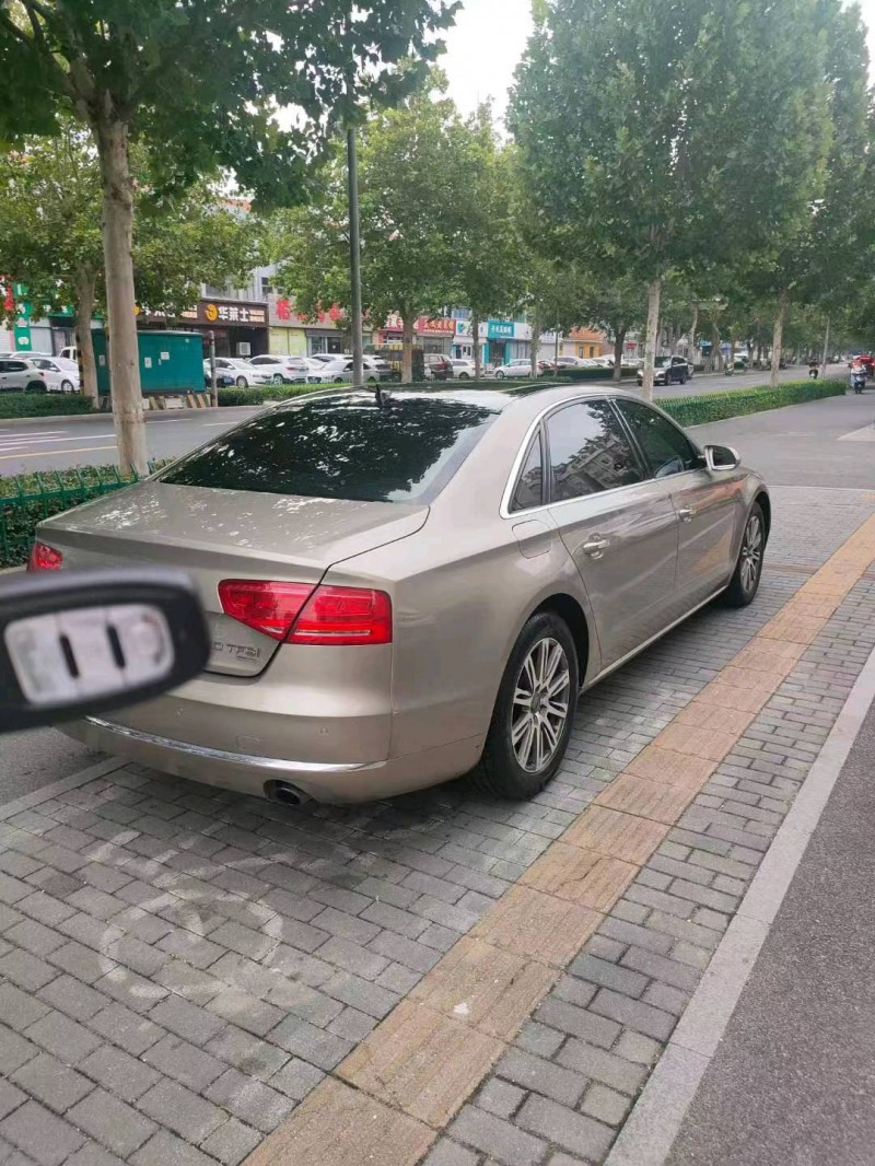 东营11年奥迪A8L3