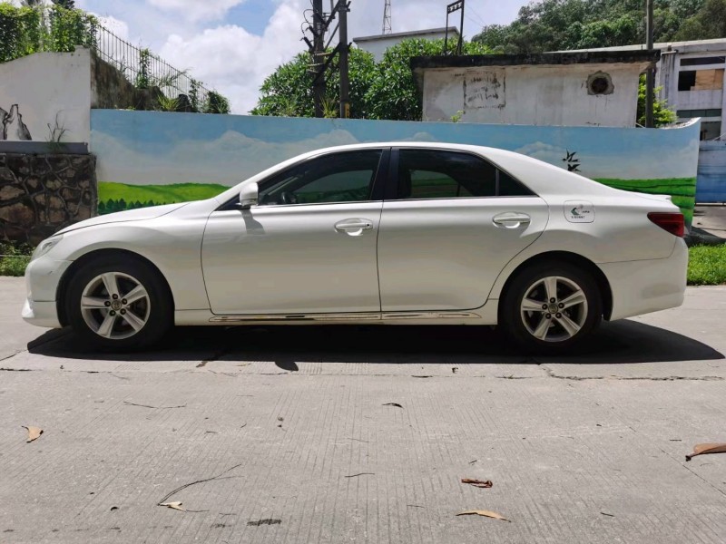 东莞14年丰田锐志5