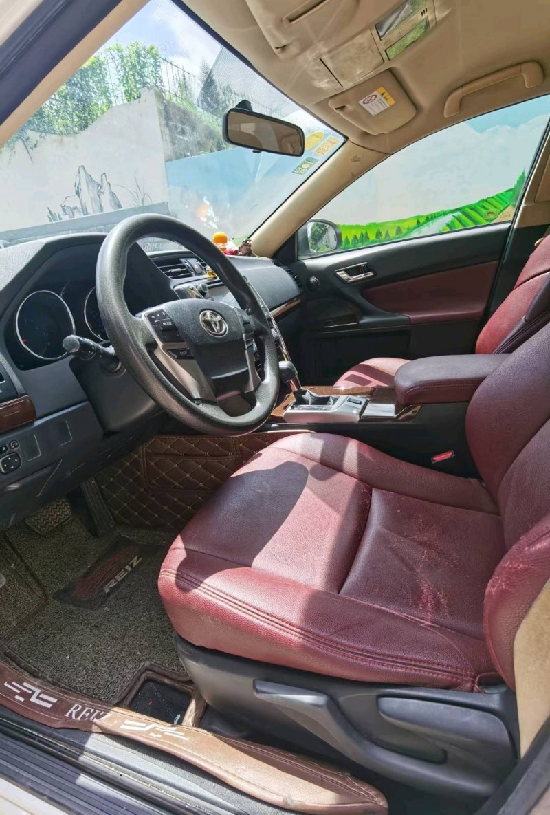 东莞14年丰田锐志4