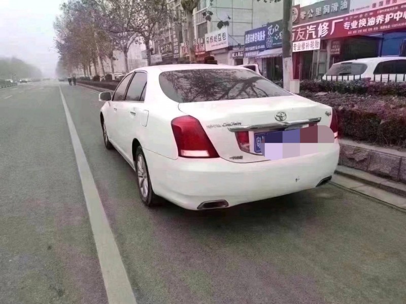 北京12年丰田皇冠4