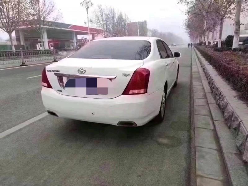 北京12年丰田皇冠5