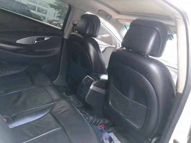 青岛12年别克君越9