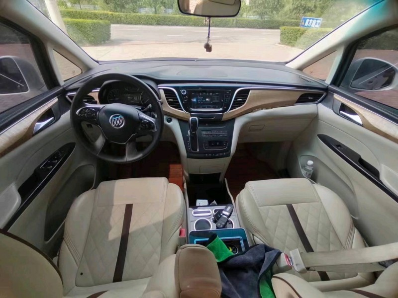 东营17年别克GL84