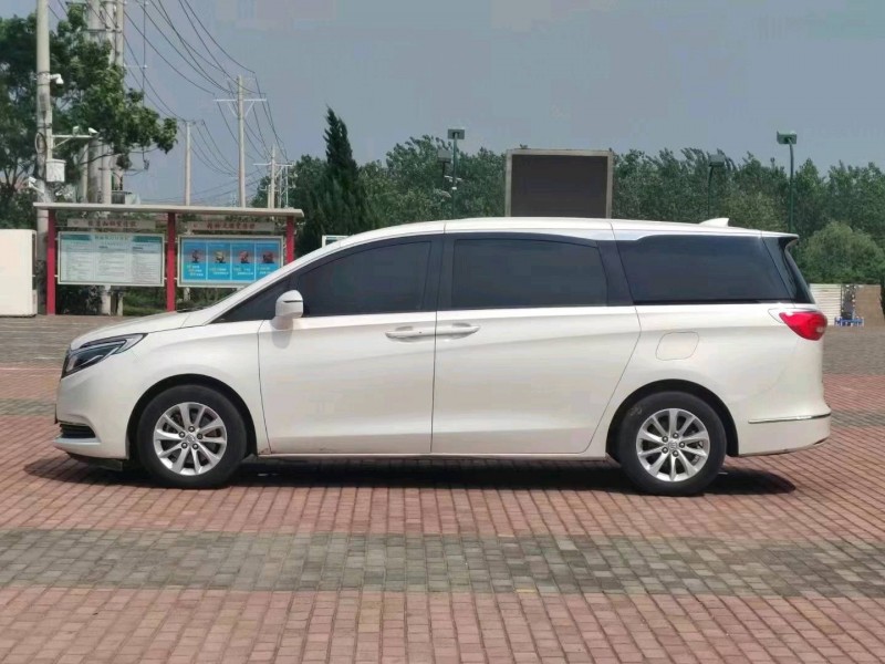 东营17年别克GL82