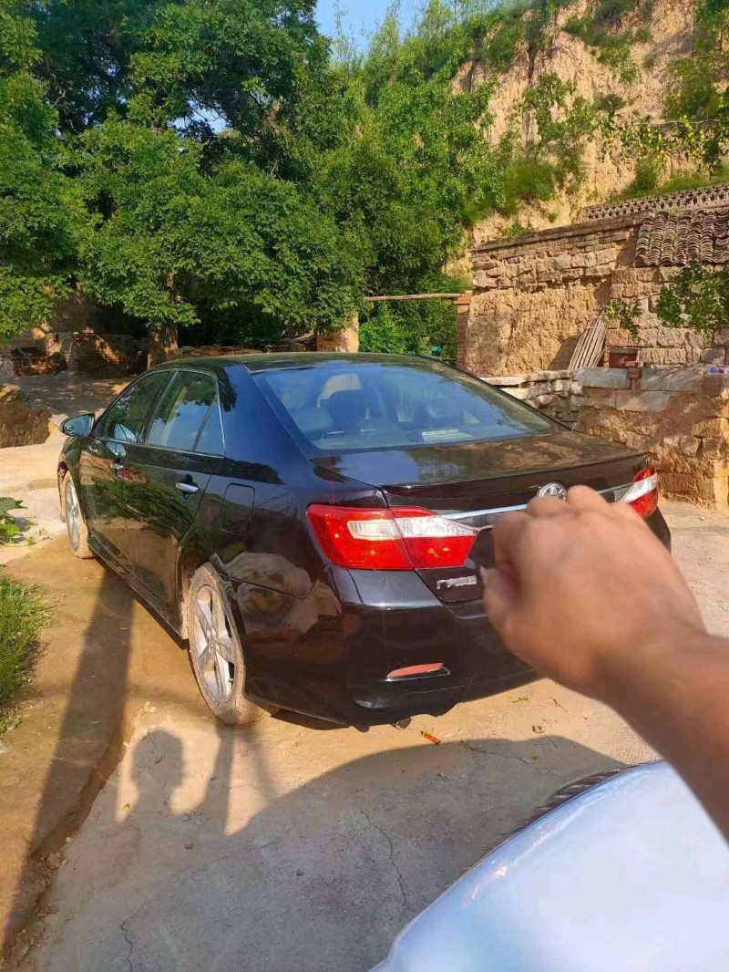 北京14年丰田凯美瑞8