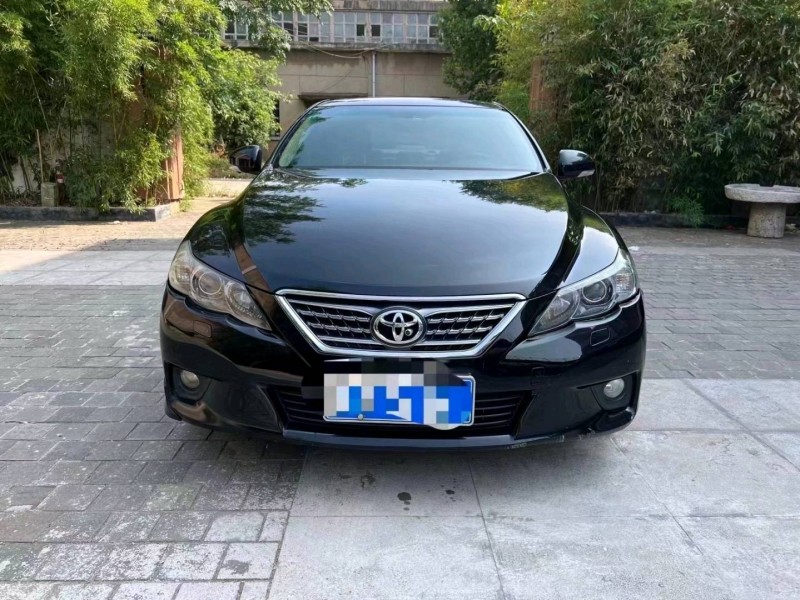 济宁12年丰田锐志1