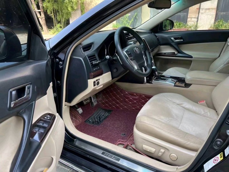 济宁12年丰田锐志6