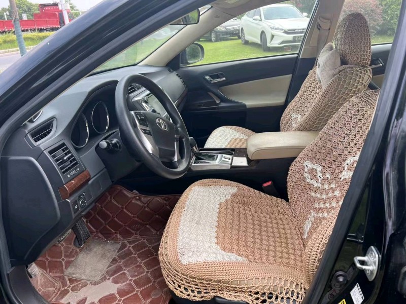 泰州13年丰田锐志4