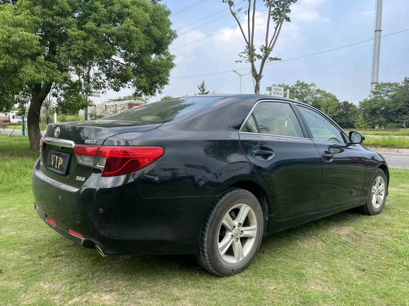 泰州13年丰田锐志9