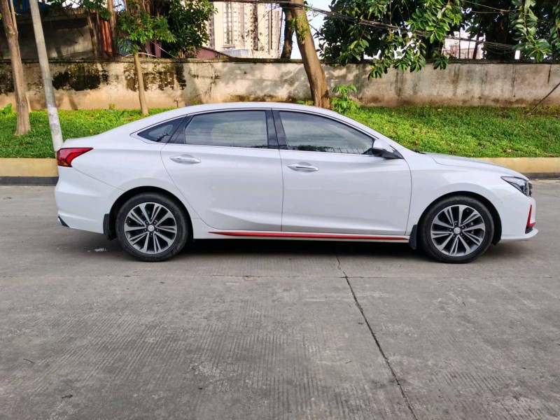 东莞21年长安汽车睿驰CC5