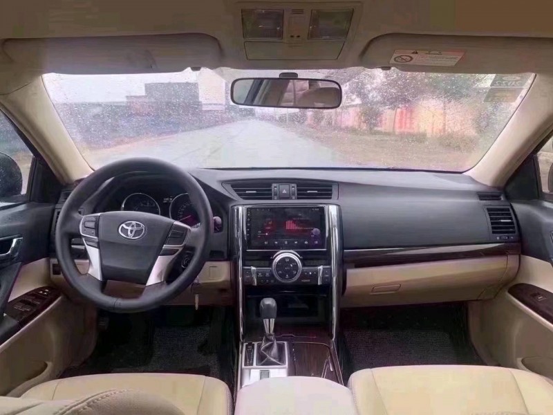 北京12年丰田锐志8