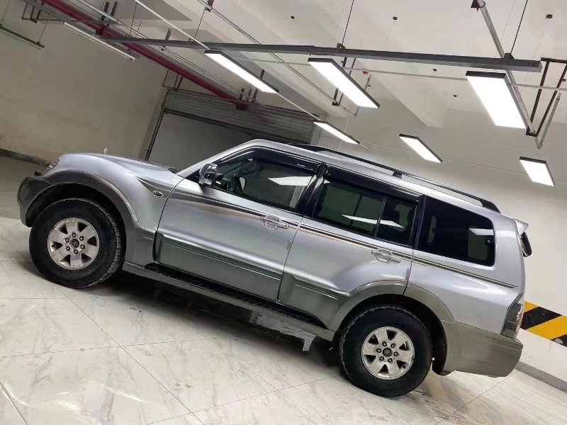 成都14年三菱帕杰罗4