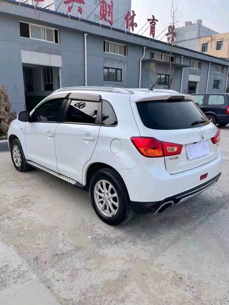 北京15年三菱劲炫8