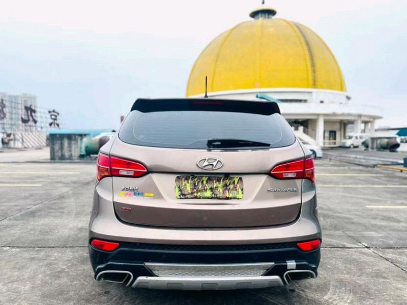 东莞15年现代全新胜达8