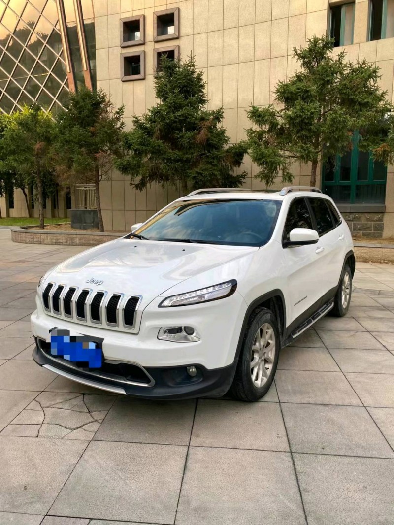 煙臺17年Jeep自由光3