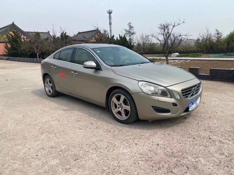 青島12年沃爾沃S60L4