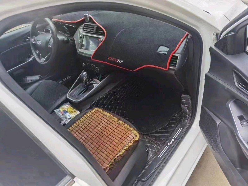 保定20年福特福睿斯6