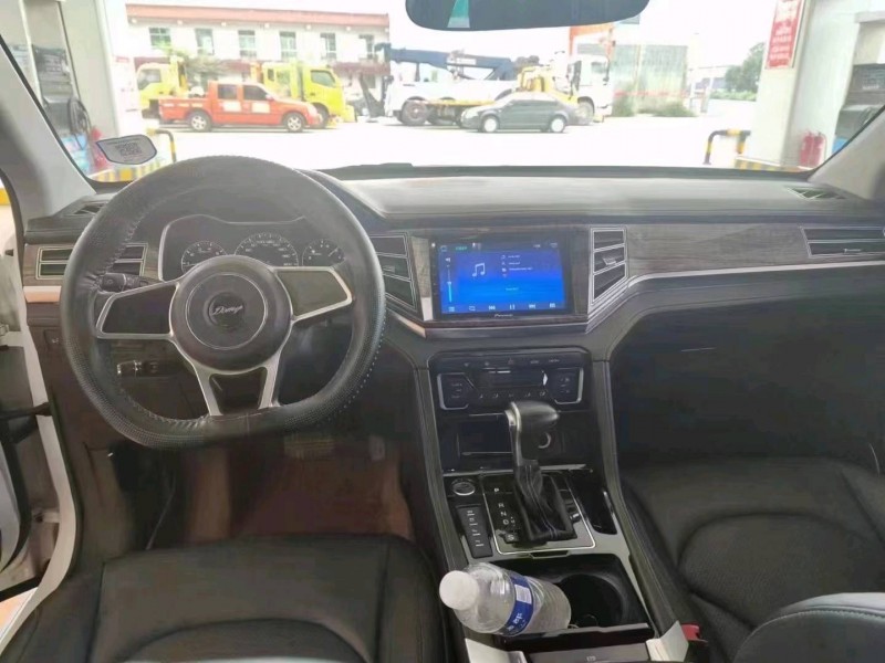 保定17年众泰大迈X74