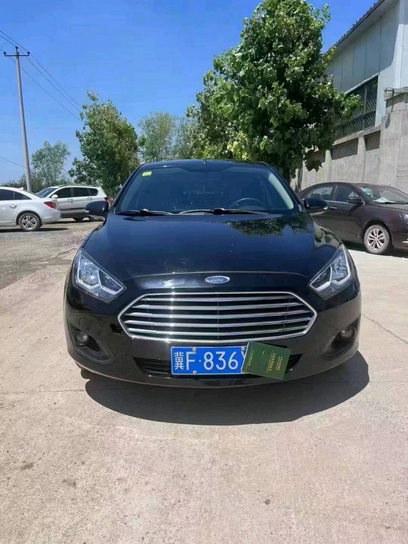 保定15年福特福睿斯1