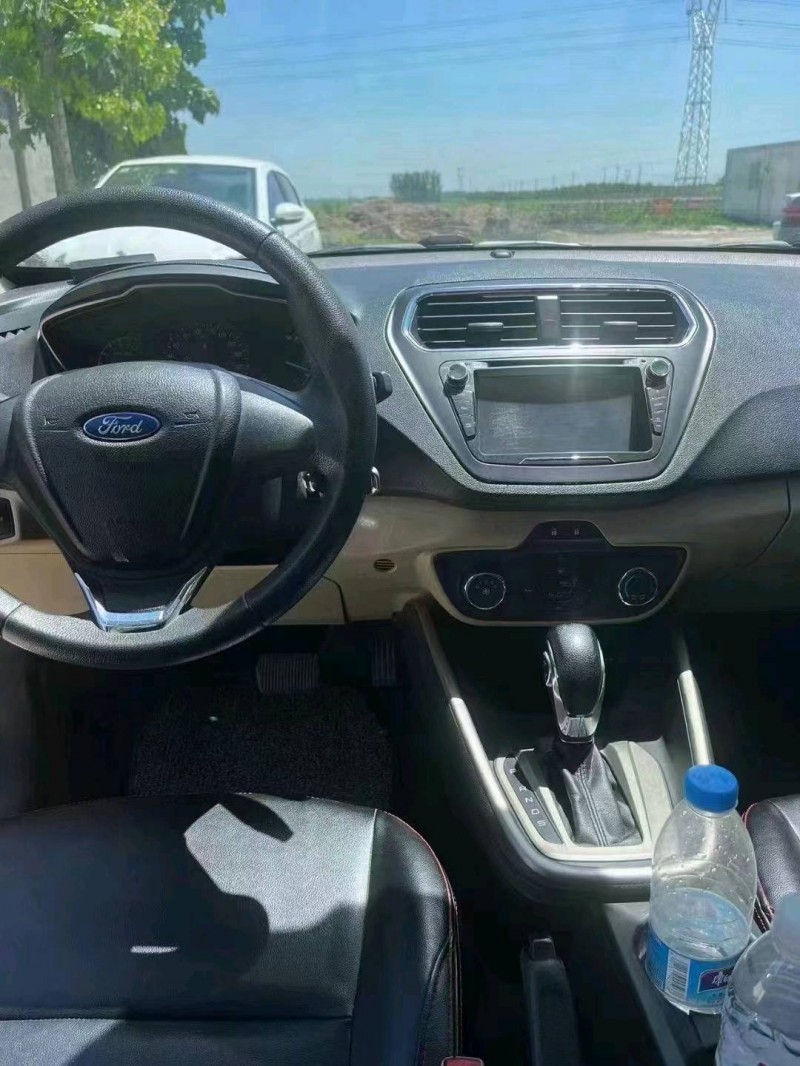 保定15年福特福睿斯4