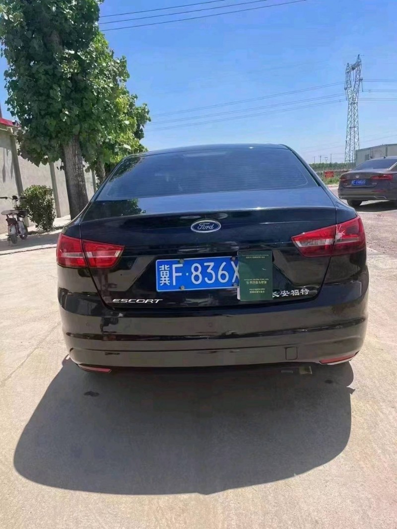 保定15年福特福睿斯5