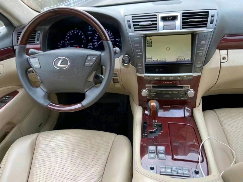 东营12年雷克萨斯LS3