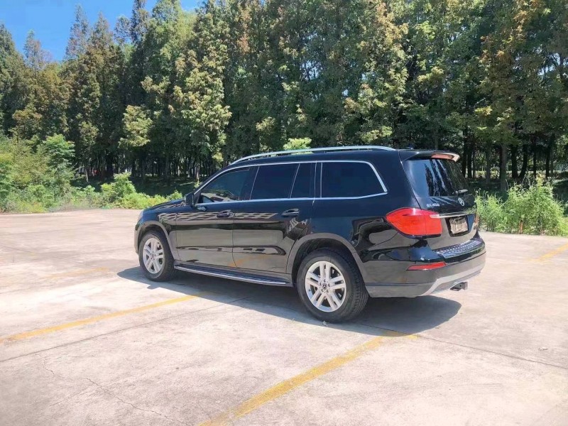 东营13年奔驰GL8