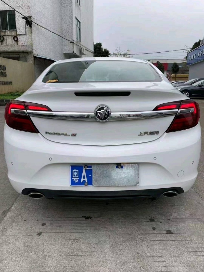 中山17年别克君威4