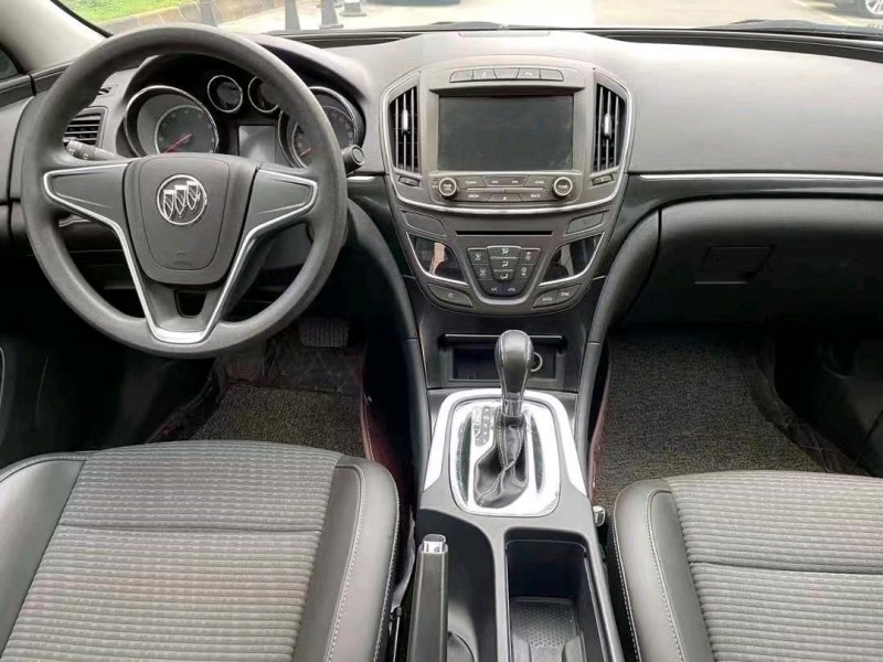 中山17年别克君威8