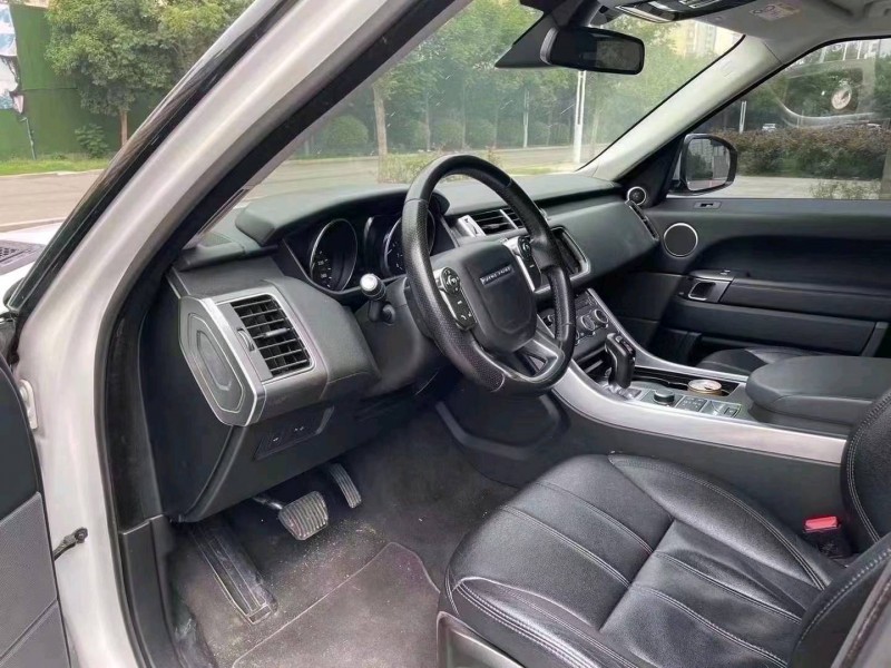 东营17年路虎揽胜运动8