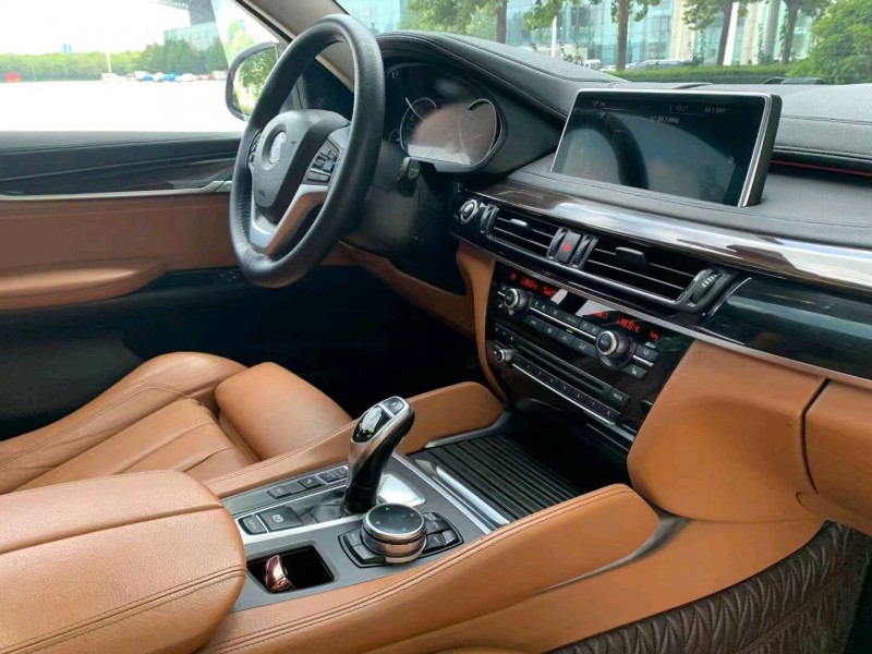 保定16年宝马X68