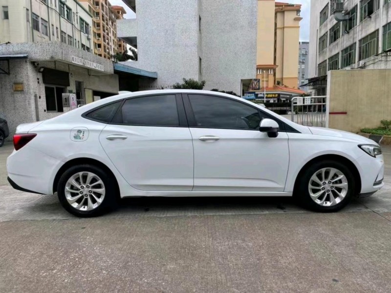 中山21年别克威朗8