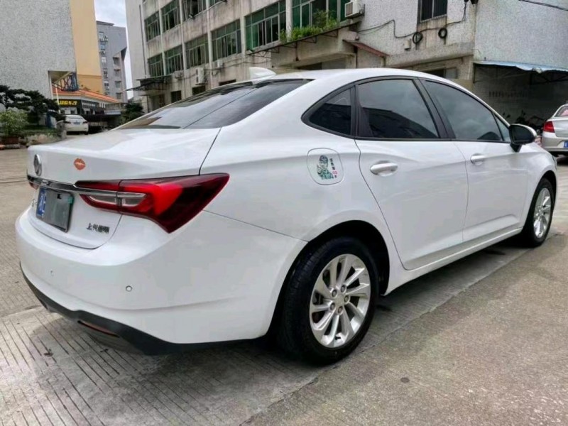 中山21年别克威朗5