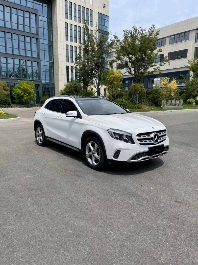 宿迁19年奔驰GLA3