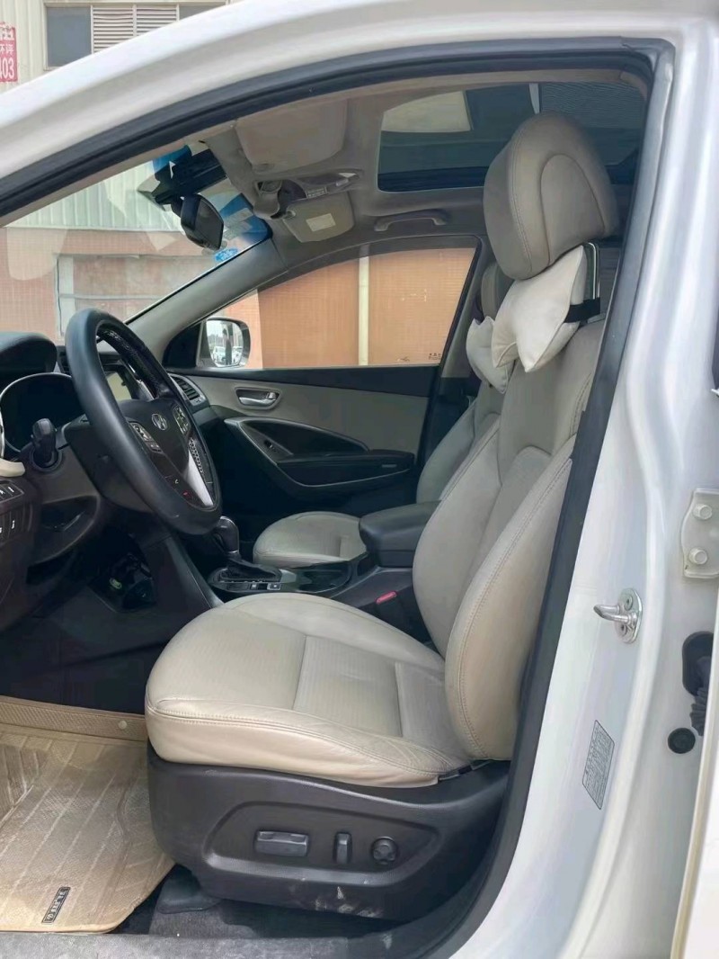 东莞13年现代新胜达5