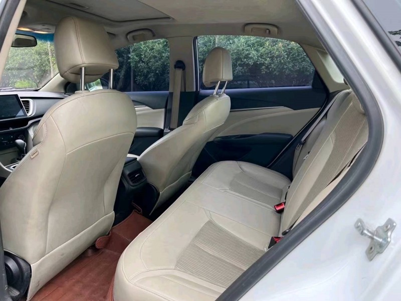 青岛16年别克英朗5