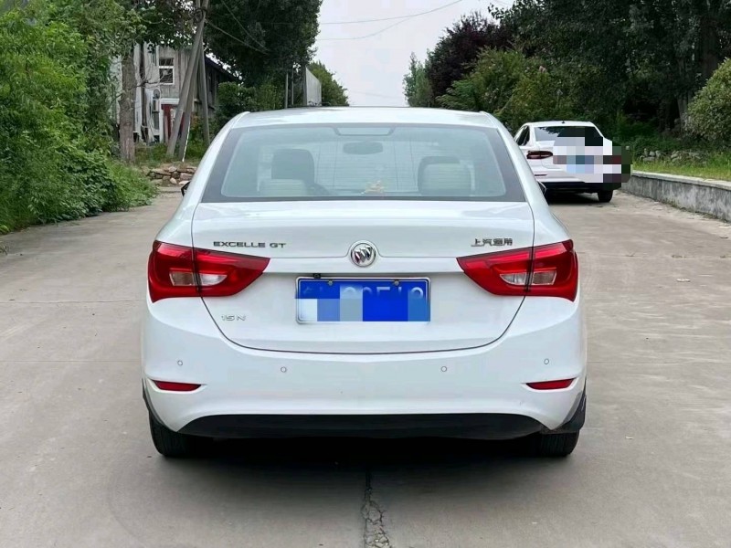 青岛16年别克英朗6