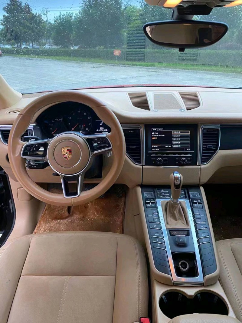 东营15年保时捷Macan4