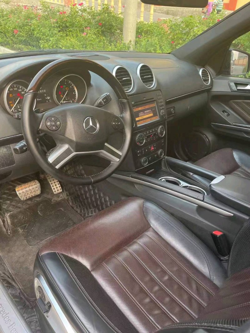 东营13年奔驰GL8