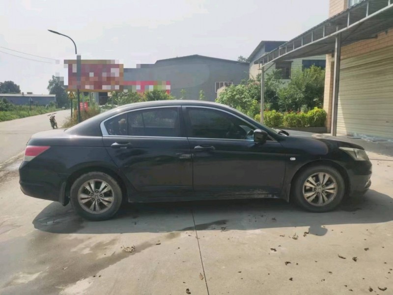 成都12年本田雅阁9