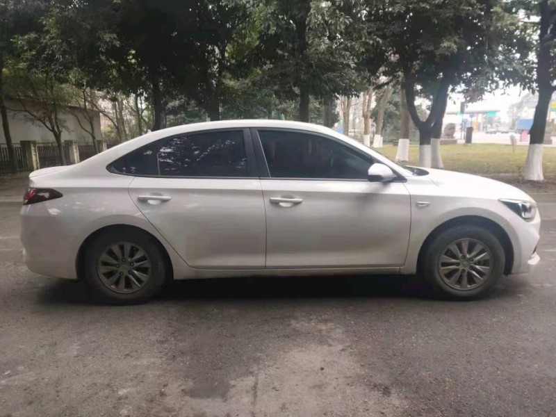 成都20年现代悦动5