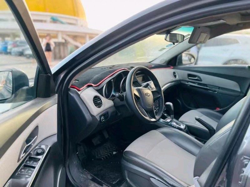 东莞10年雪佛兰科鲁兹6