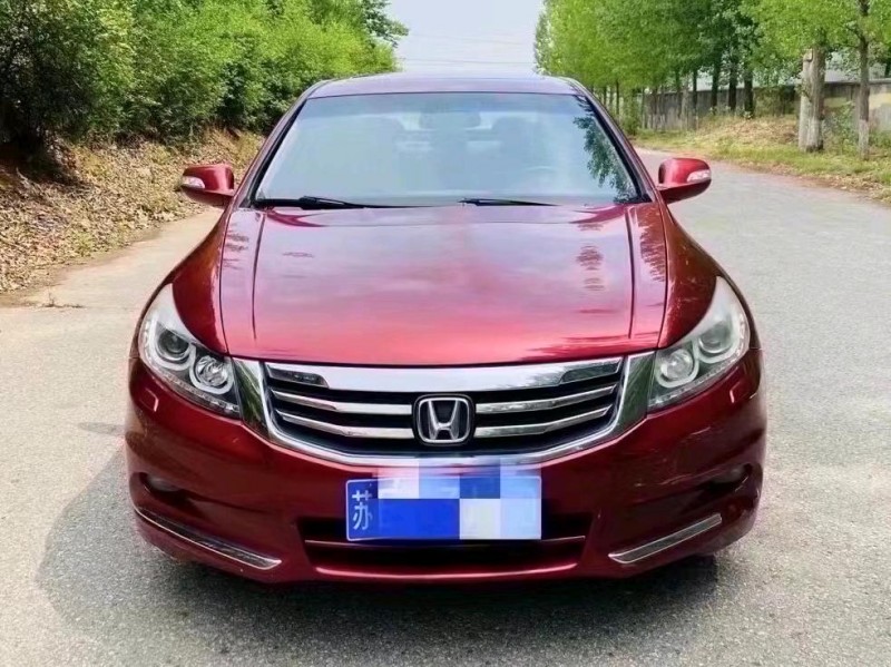 青岛12年本田雅阁6